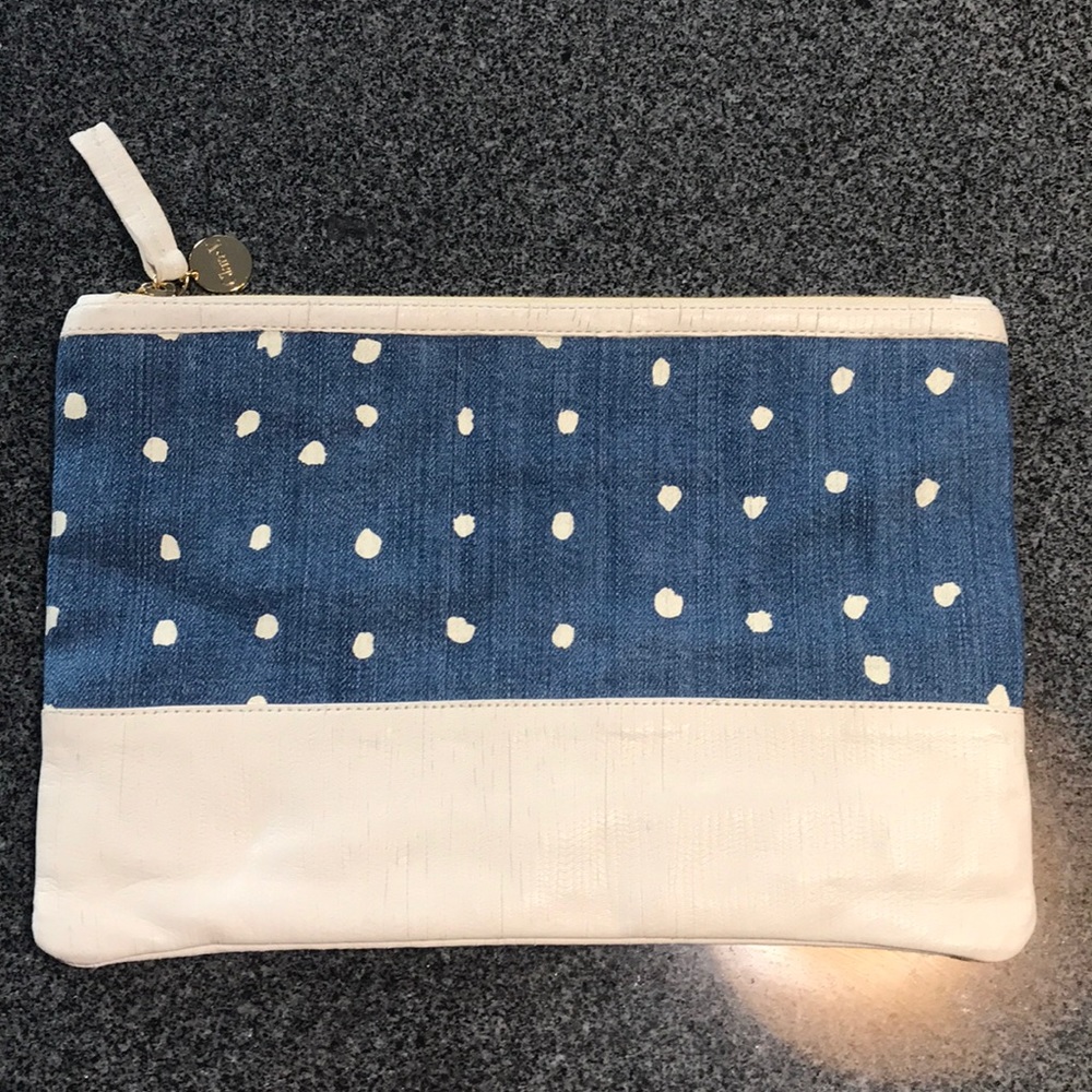 Clare V flat clutch